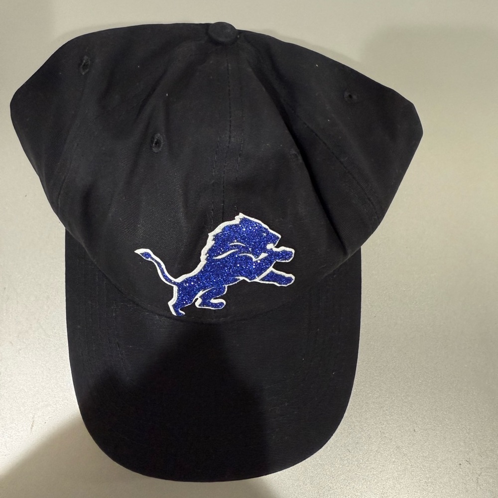 Black Cap with Detroit Lions Blue Sparkly Logo NEVER WORN BRAND NEW